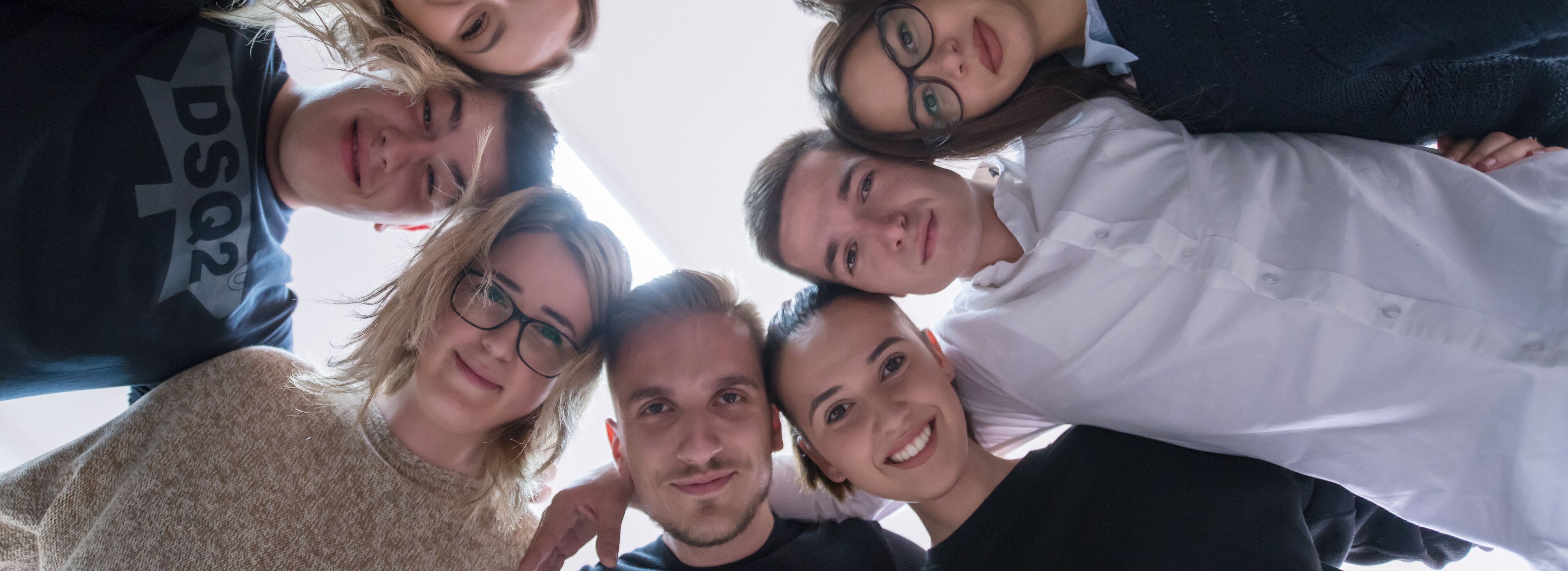 Photo by Benis Arapovic (https://www.vecteezy.com/members/dotshock)